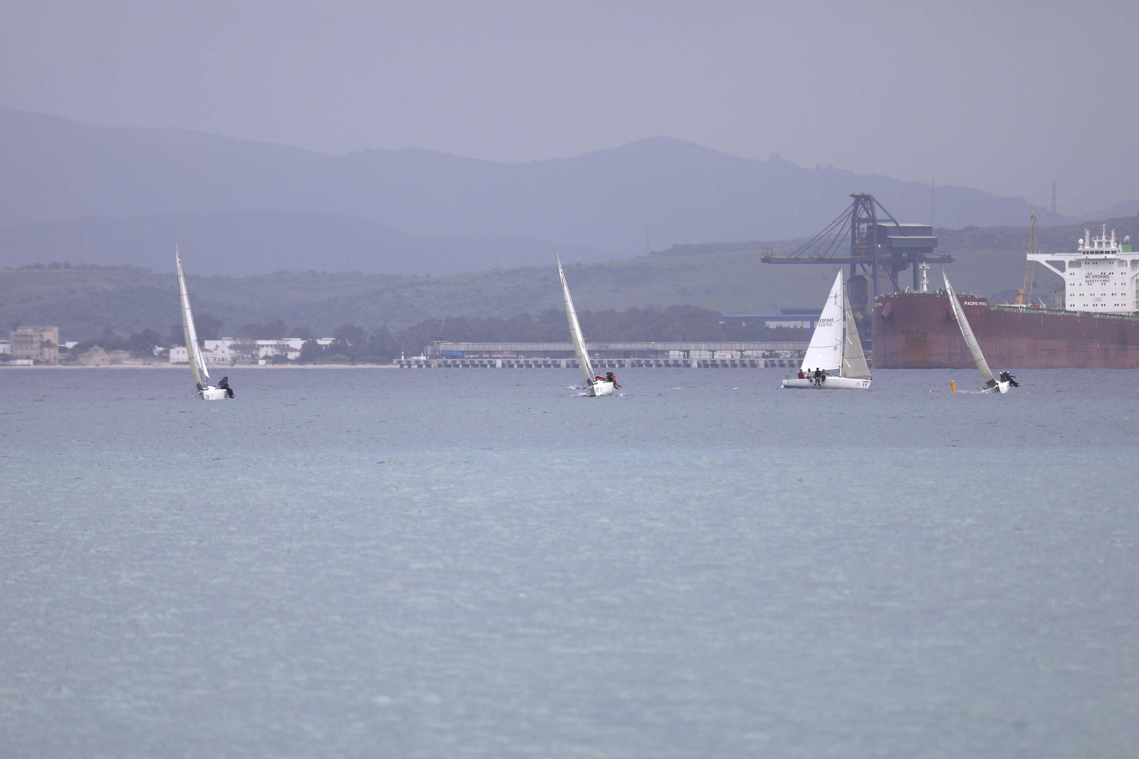 Las fotos de la primera jornada del Campeonato de Andalucía de vela J/80 en La Línea