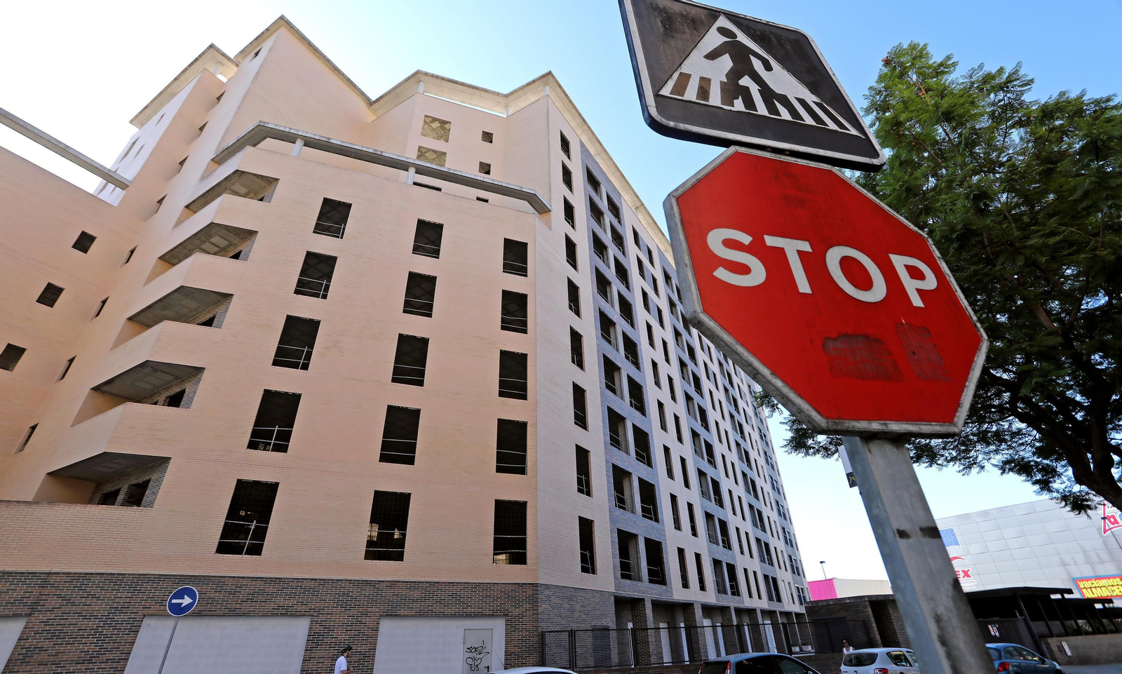 Una de las fases inacabadas de la Urbanización Puerta de Ermita. Una de las fases inacabadas de la Urbanización Puerta de Ermita.