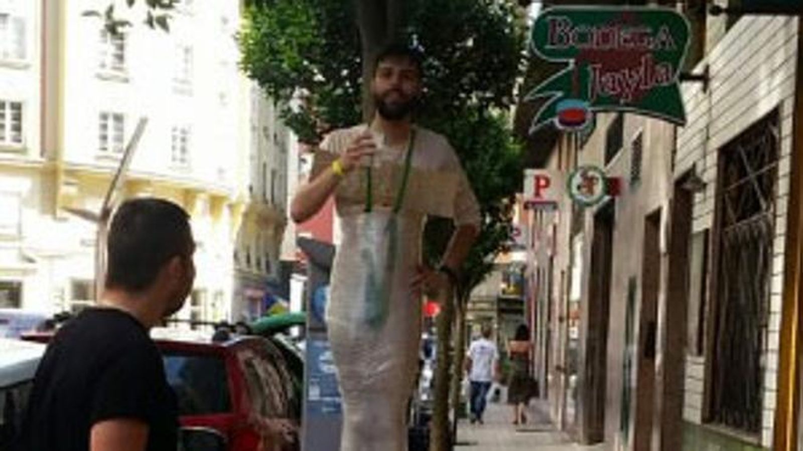 El novio del penekini plastificado