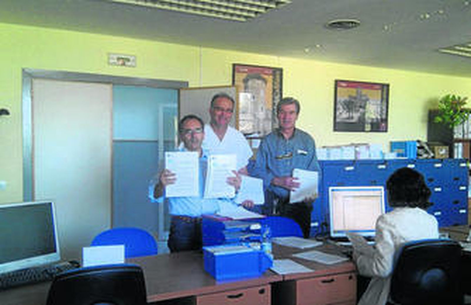 Presentación del escrito en las oficinas de la administración sanitaria.