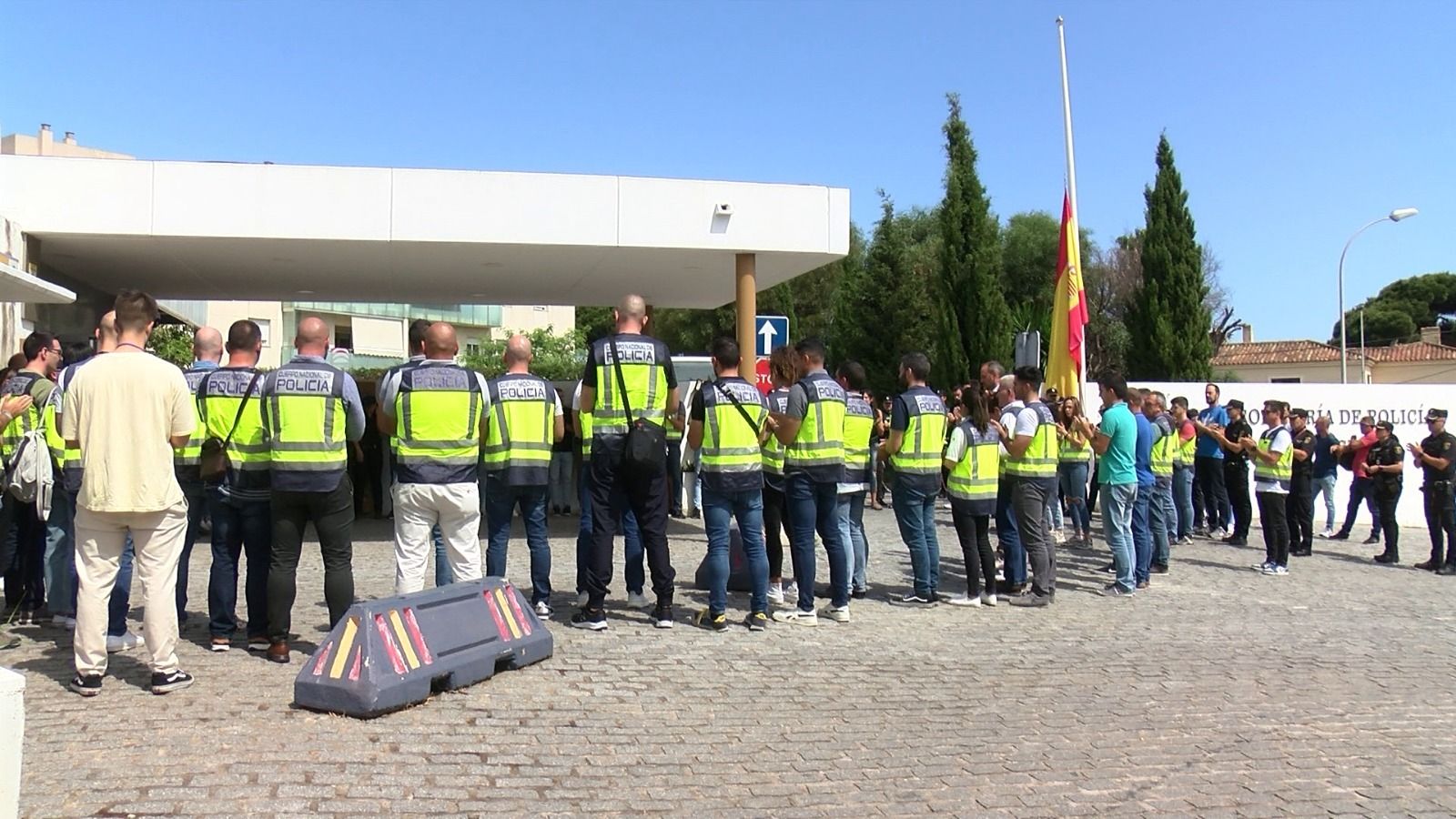 Minuto de silencio en la Comisaría de Algeciras.