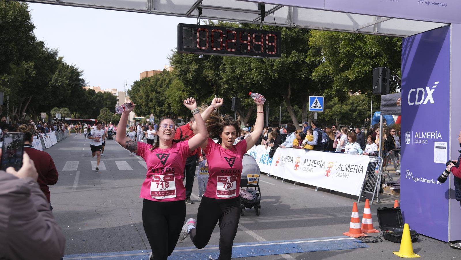 Imágenes de la Carrera de la Mujer 2023 en Almería
