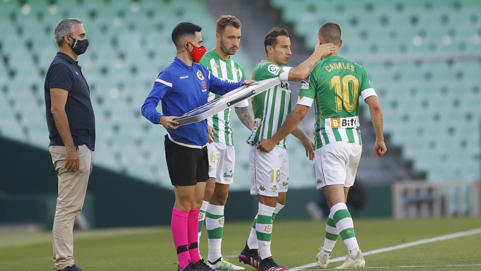 Canales, en el momento de ser sustituido en la recta final.