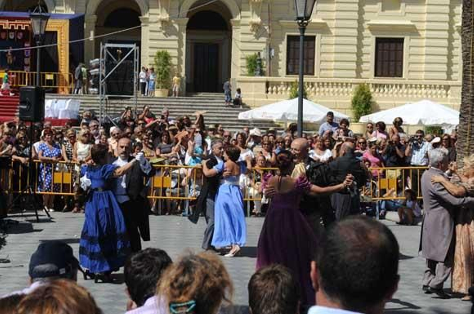 42 actores recrean el cuadro 'Juaramento de Las Cortes Generales y Extraordinarias de 1810' de José Casado del Alisal

Foto: Elias Pimentel