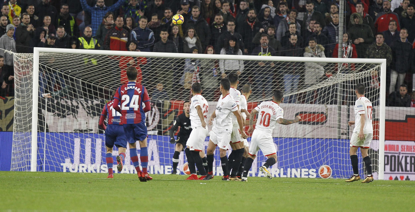 Las imágenes del Sevilla-Levante
