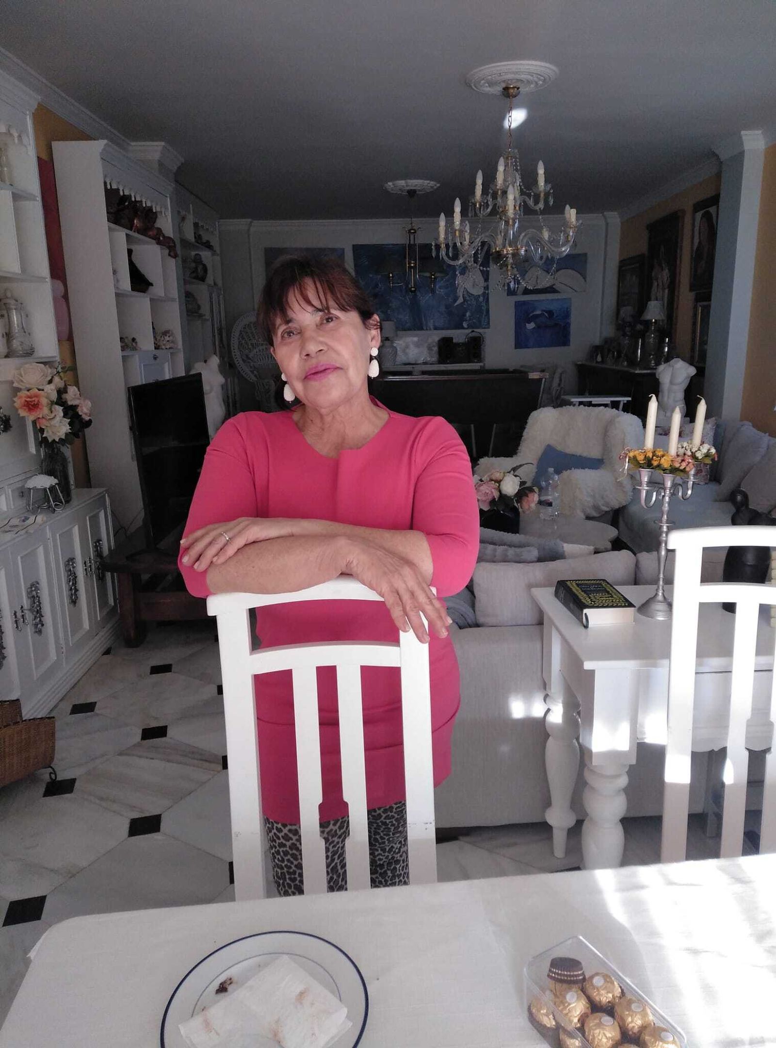 La pintora, afiliada de la ONCE, Lola Morón Rebel.