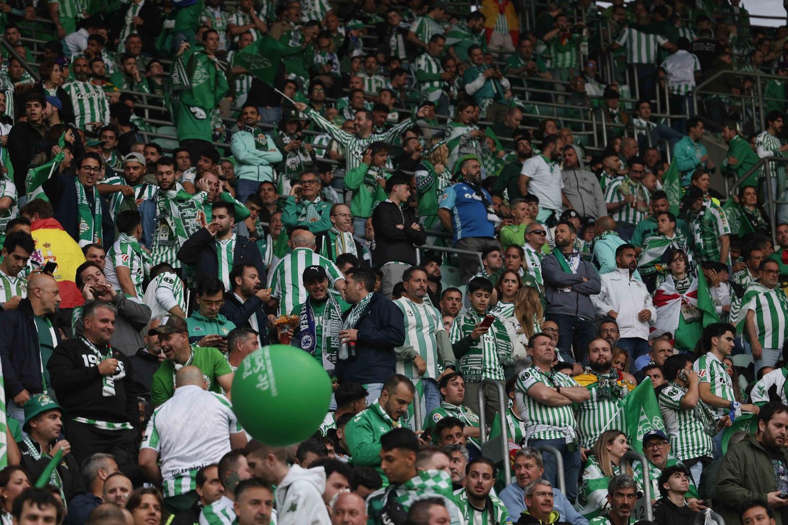 La afición del Betis en la final de la Conference League
