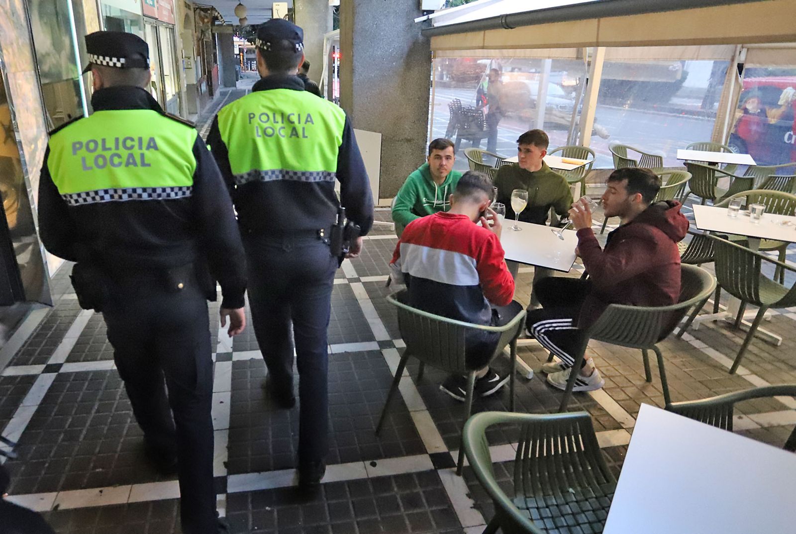 La Policía Local de Huelva controla el cumplimiento de las restricciones anti Covid