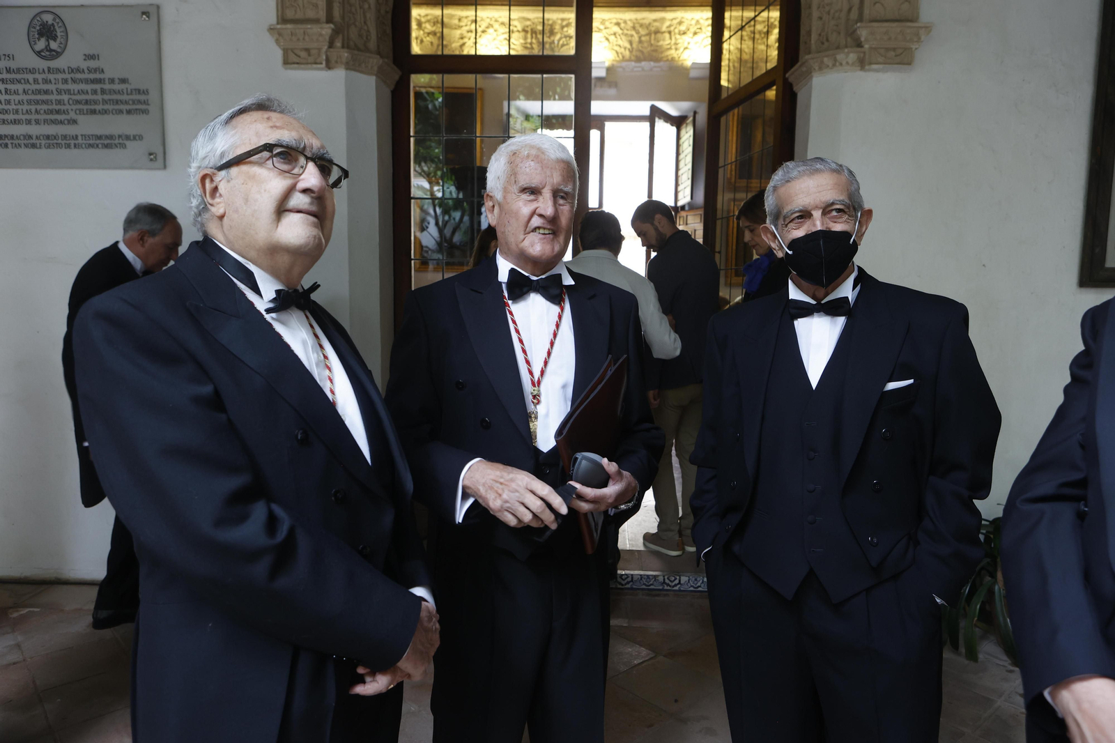 Las imágenes del ingreso de Alfonso Guerra en la Academia de Buenas Letras