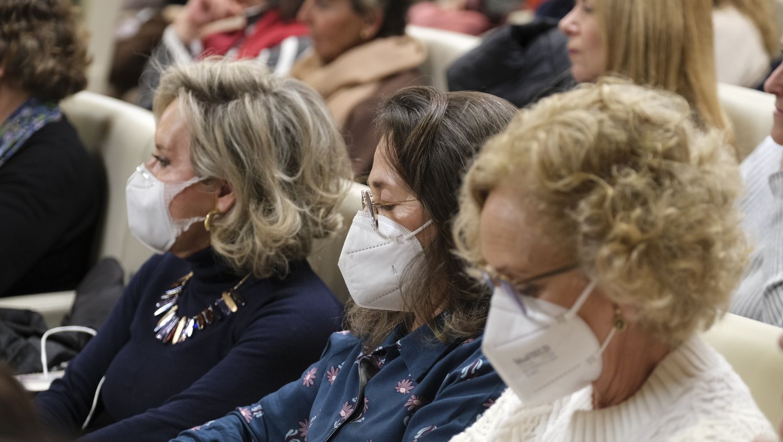 Imágenes del Diario de los Libros con la escritora ganadora del Premio Planeta 2022, Luz Gabás