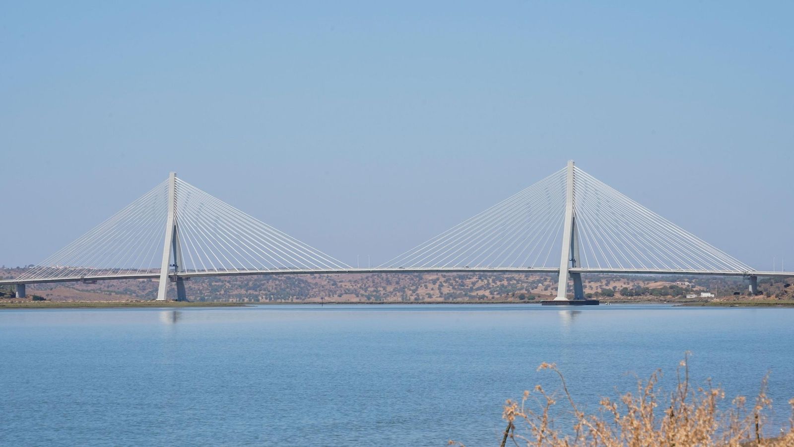 Puente que conecta Portugal con la provincia de Huelva.