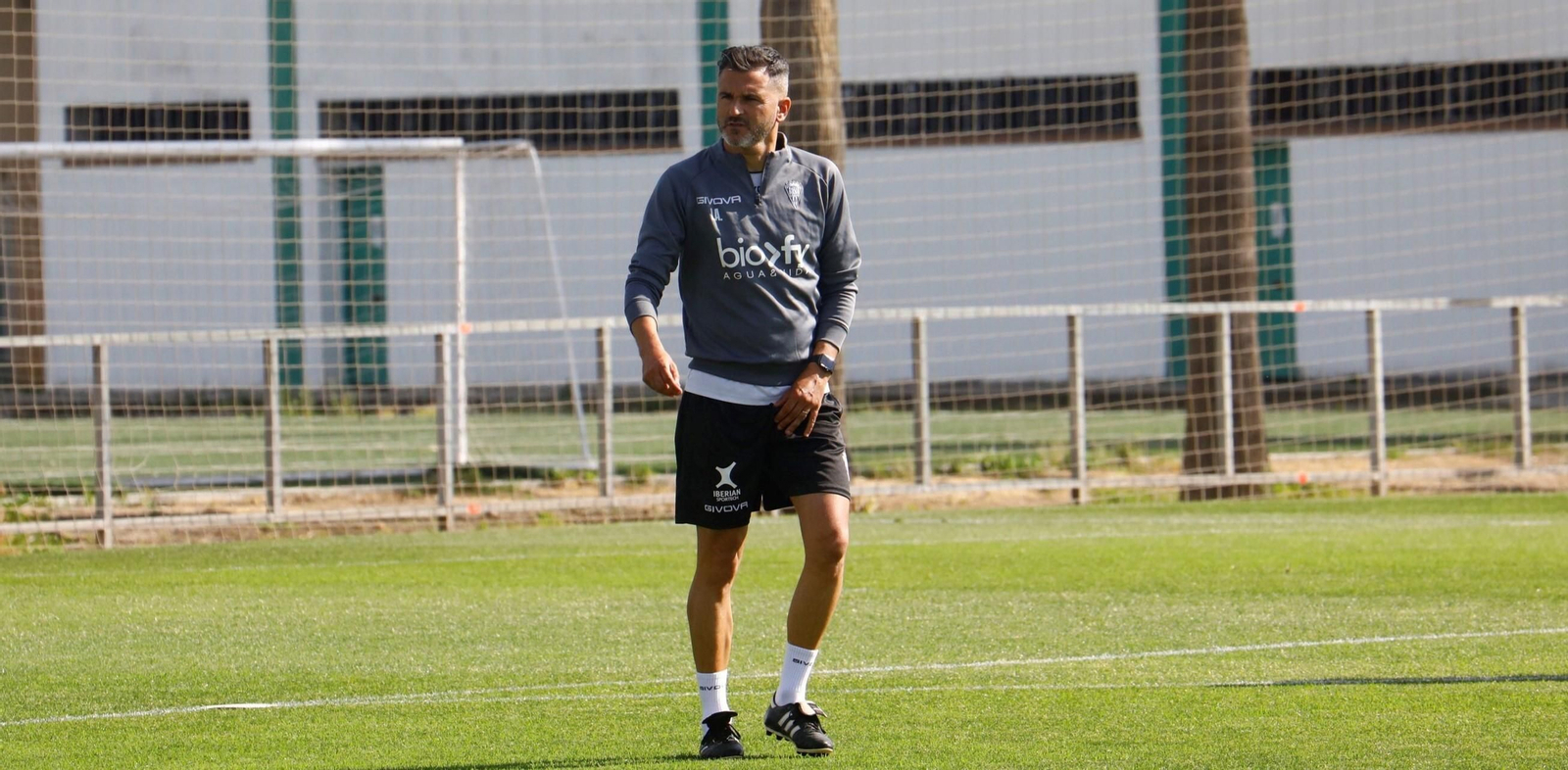 Iván Ania, en un entrenamiento del Córdoba CF.
