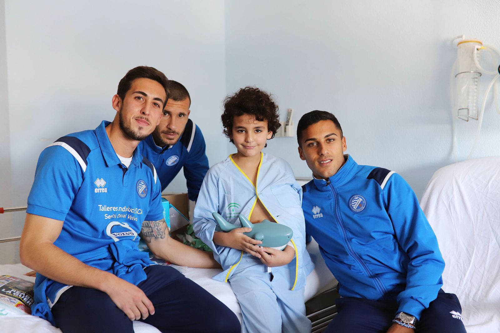 Enrega de regalos a los niños del Hospital del Xerez DFC
