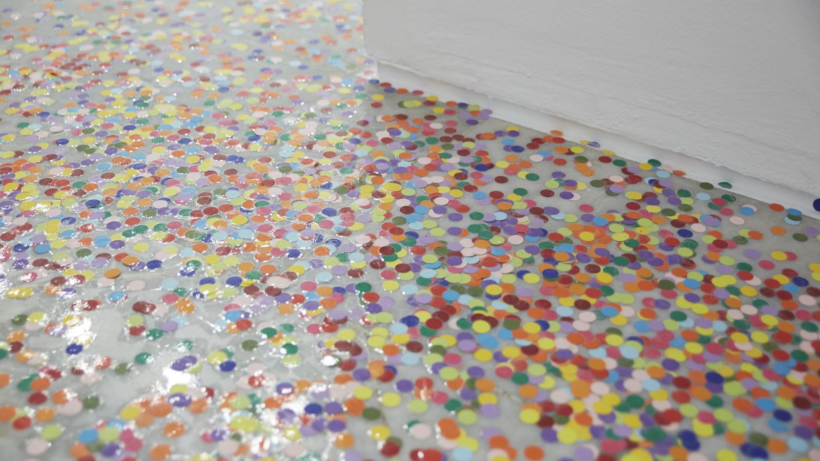 'Stabile with confetti'.