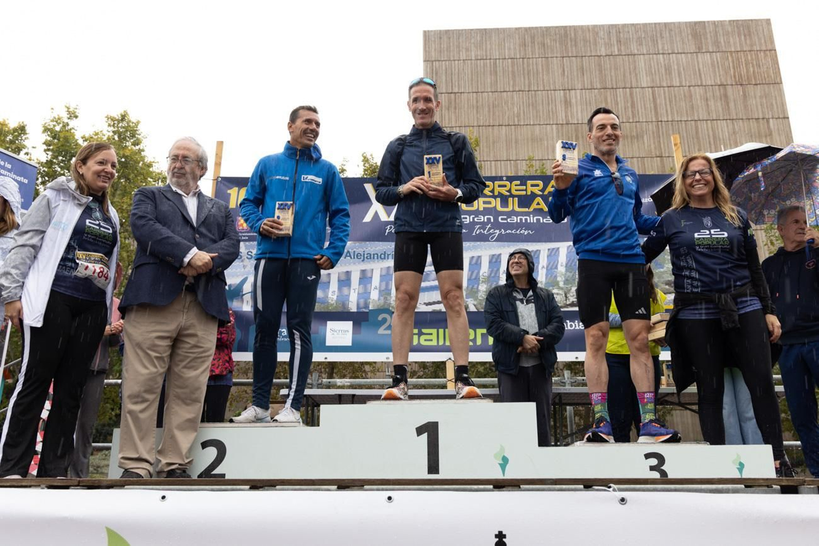 Atletismo por la paz y la integración en la XXV Carrera y Caminata del IES Santa Catalina de Alejandría (II)