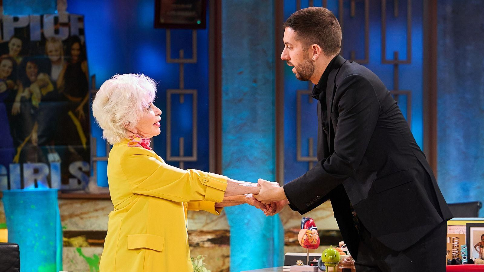 Isabel Allende y David Broncano en 'La Revuelta'