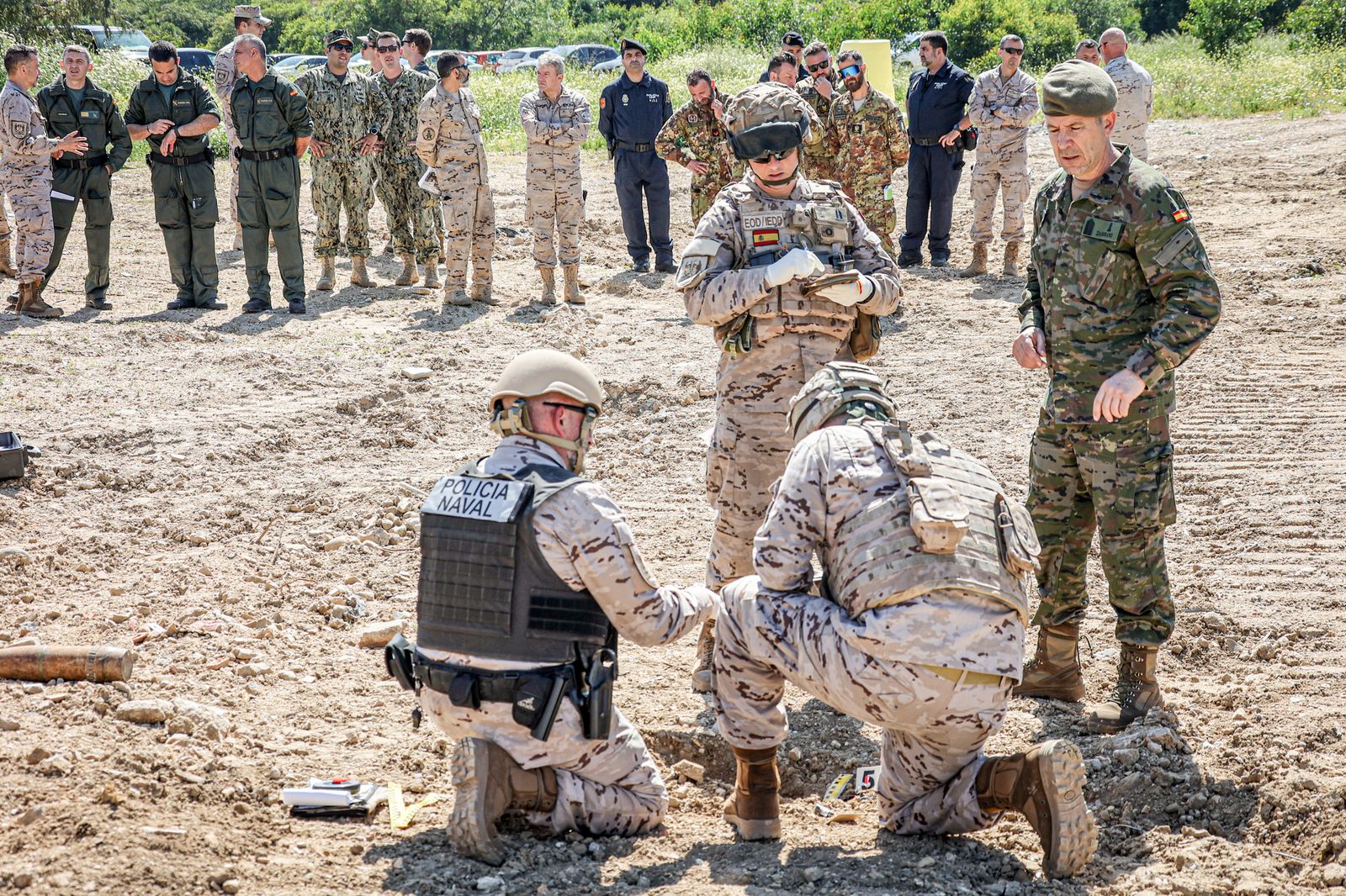 Fuerzas Armadas: Así se adiestran los equipos de desactivación de explosivos en Cádiz