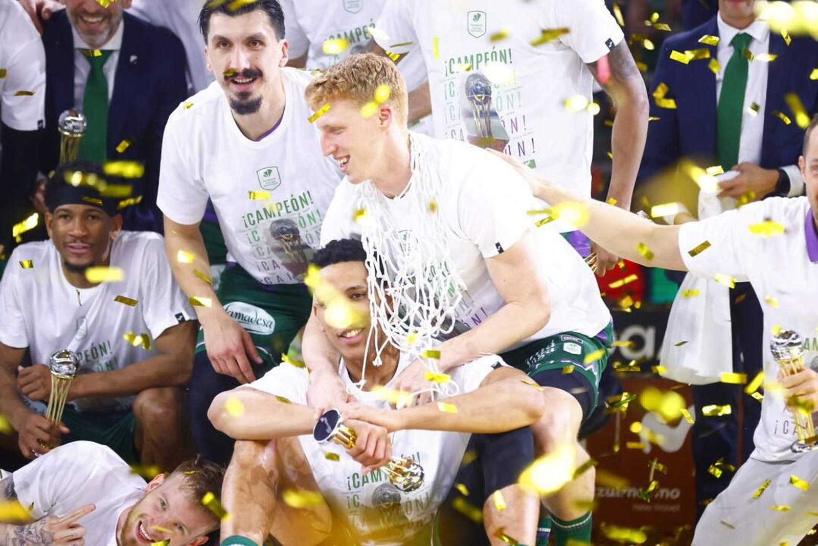 El Unicaja, campeón de Copa: Todas las imágenes del partido, la fiesta y la llegada a Málaga