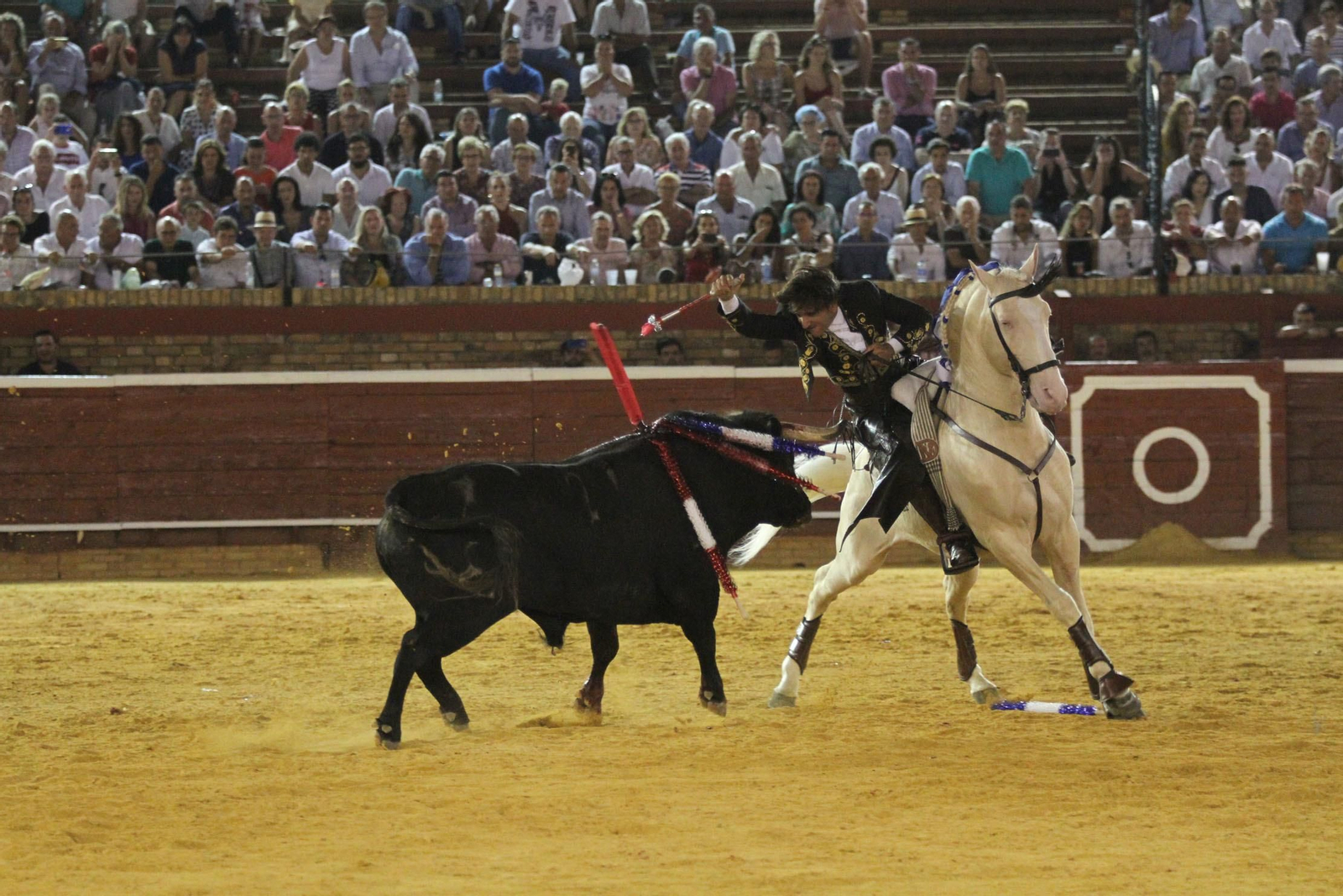 Festejo de Rejones en el coso de La Merced por Colombinas.