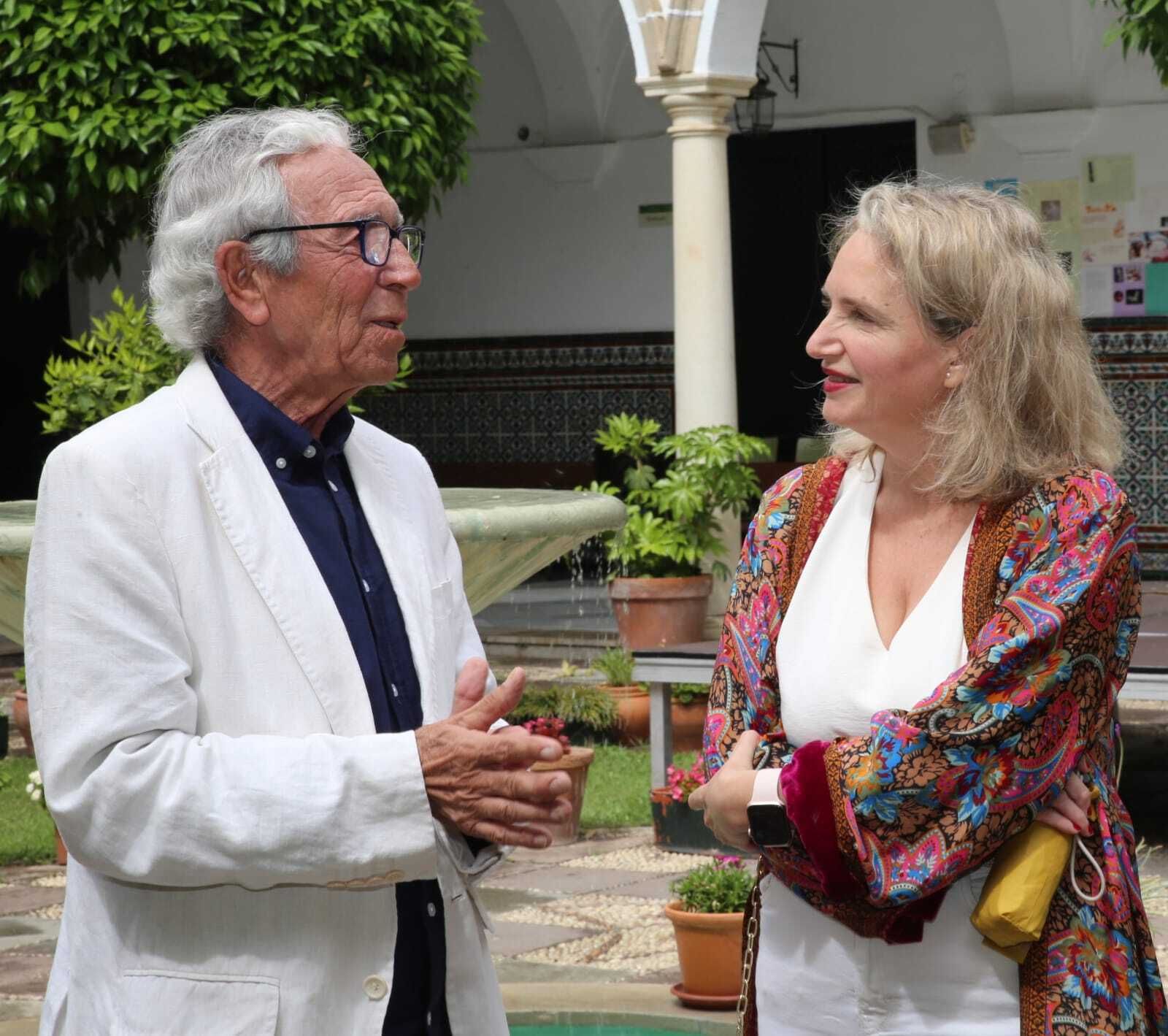 Juan Vaca, con Lola Campos.