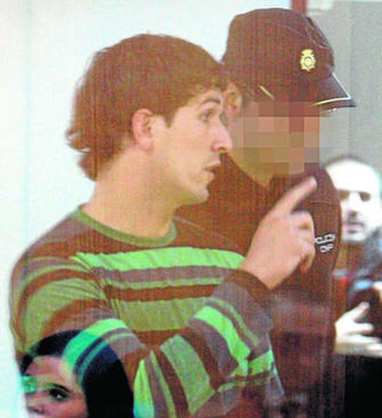 El etarra Arkaitz Goikoetxea, uno de los implicados en el atentado en Legutiano, ayer en el juicio.