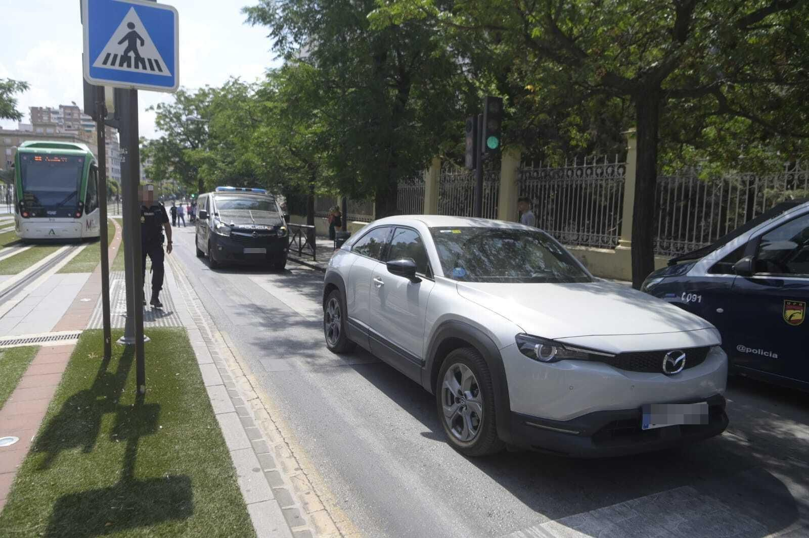 Coche en el que Arcuri y su hijo han abandonado los juzgados de La Caleta