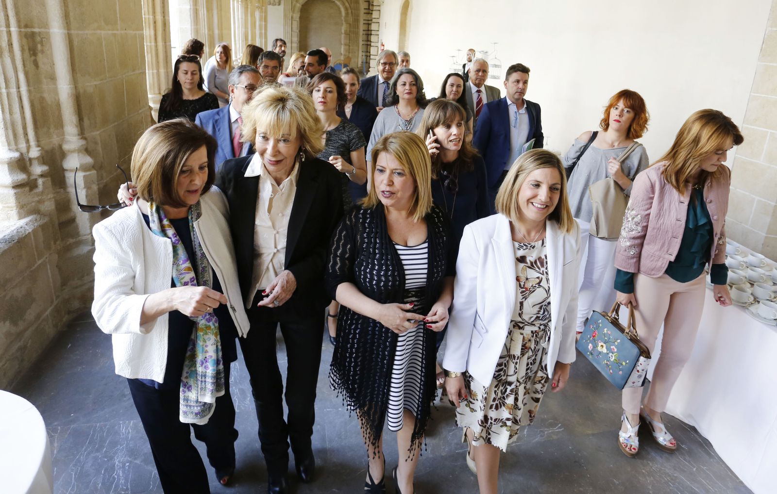 María José Sánchez, María Teresa Fernández de la Vega, Mamen Sánchez e Irene García, de izquierda a derecha, ayer en los Claustros de Santo Domingo.