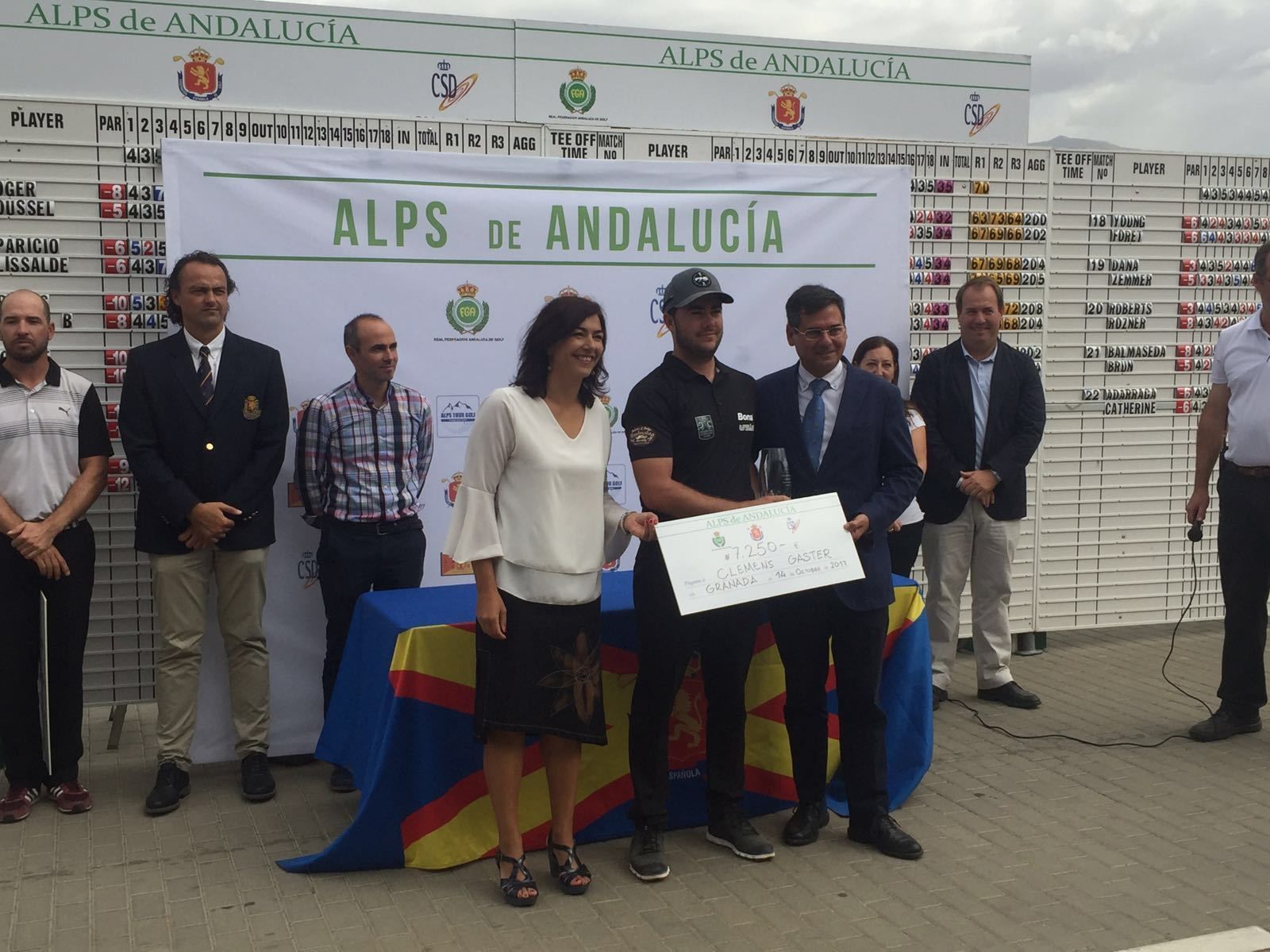 La árbitro de rugby granadina Alhambra Nievas vuelve a hacer historia