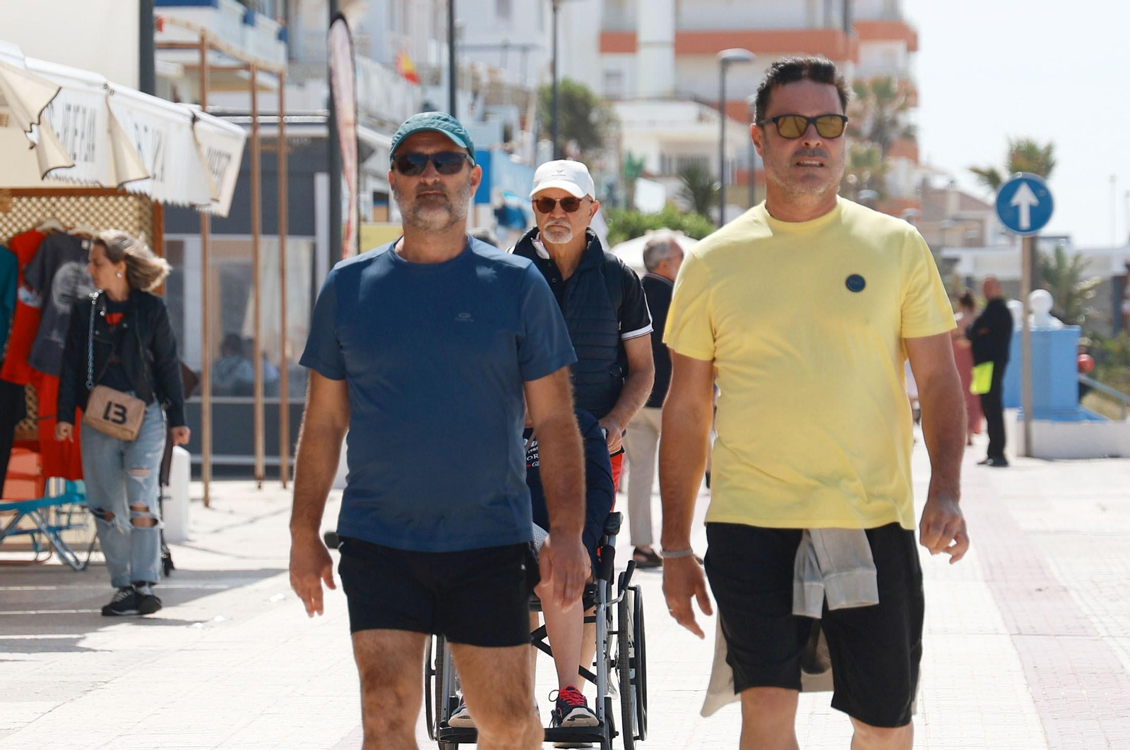 Imágenes del ambiente en las playas de Matalascañas y Mazagón durante la mañana del domingo