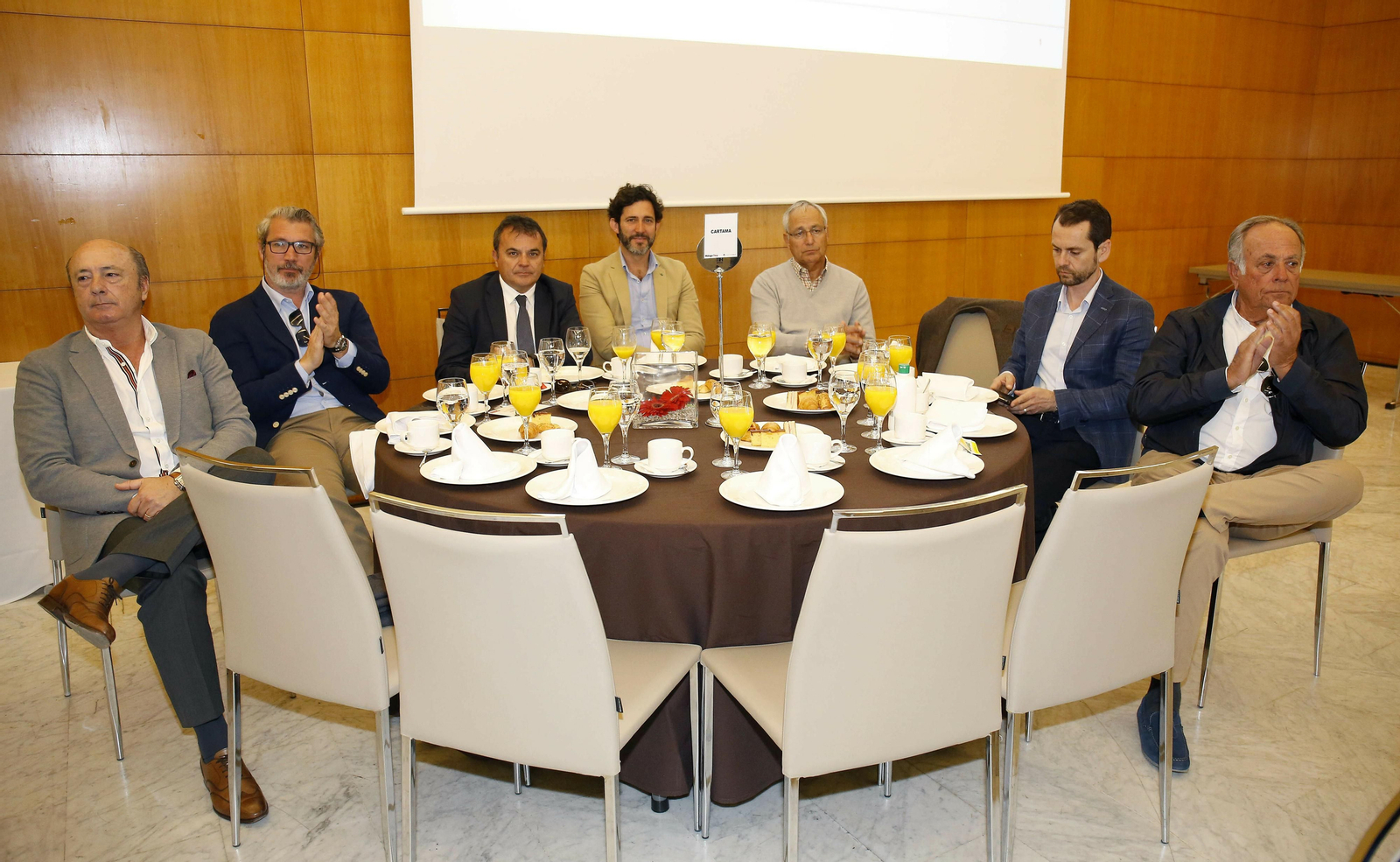 Las imágenes del foro joly con Elías Bendodo