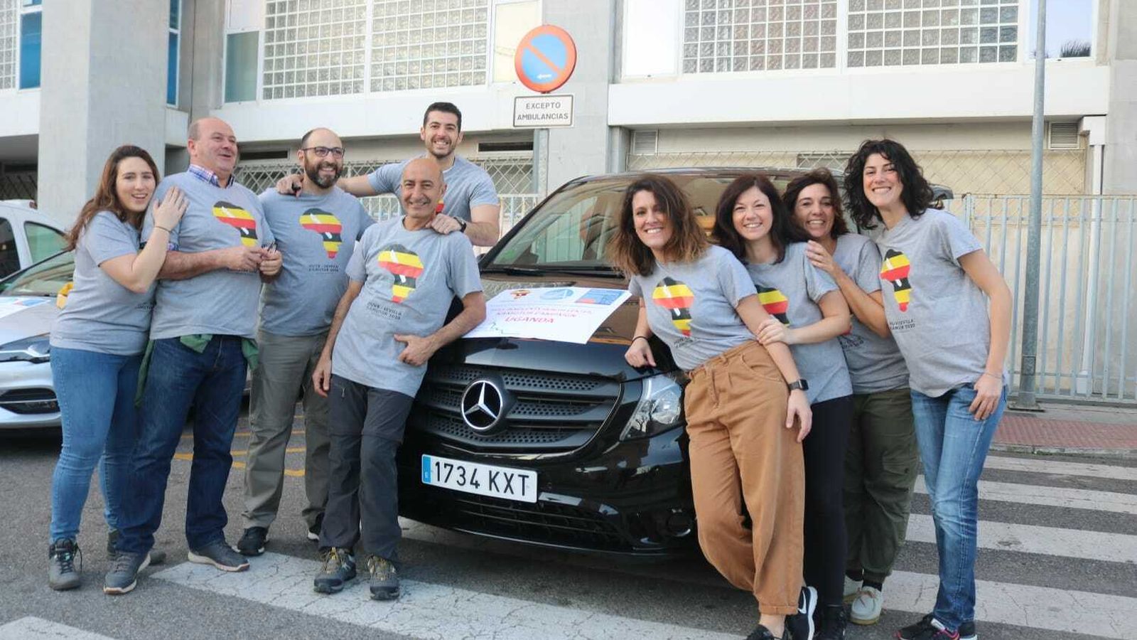 Este es el equipo del Virgen del Rocío que parte este año a Uganda, encabezado por Eduardo Perea.