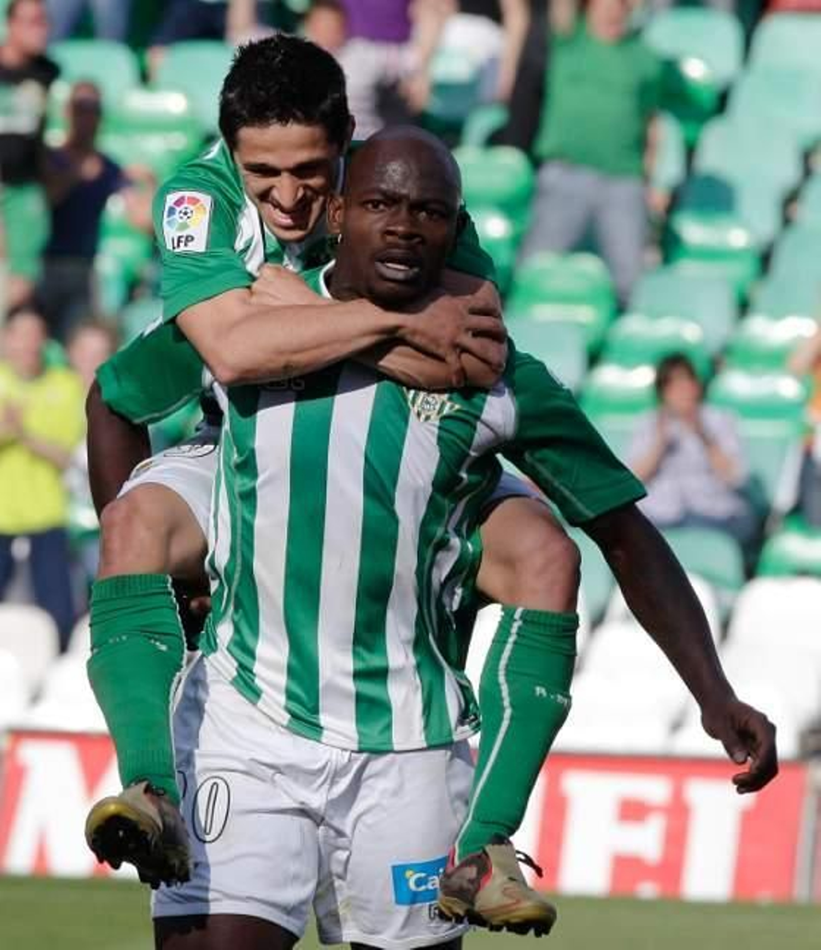 El Cádiz se complica sus opciones de salvar la categoría tras caer goleado en el Ruiz de Lopera por cuatro tantos a cero.

Foto: Antonio Pizarro