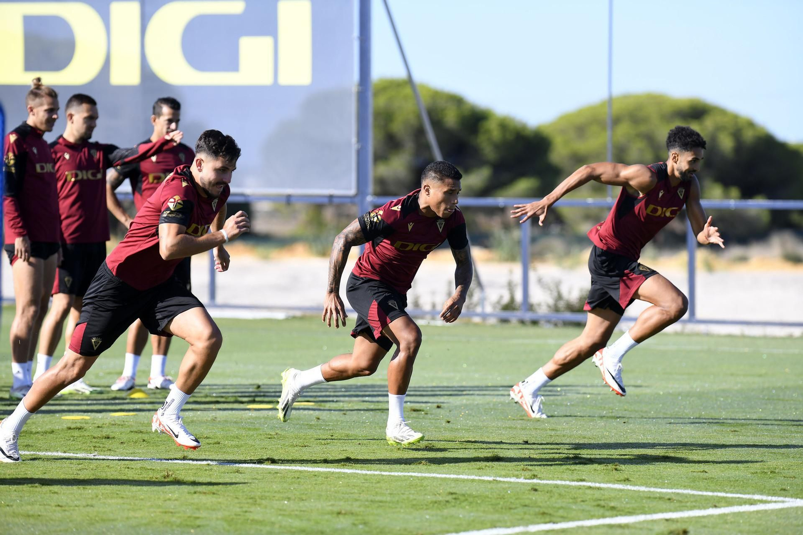 Chust, Machís y Ramos corren en el entrenamiento del sábado.