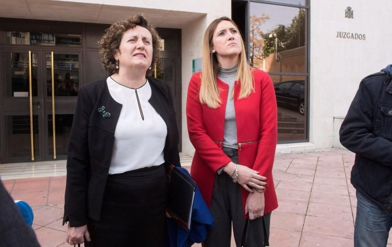 Francisca Granados, la asesora jurídica del Centro de la Mujer de Maracena, ayer a su salida de los Juzgados.