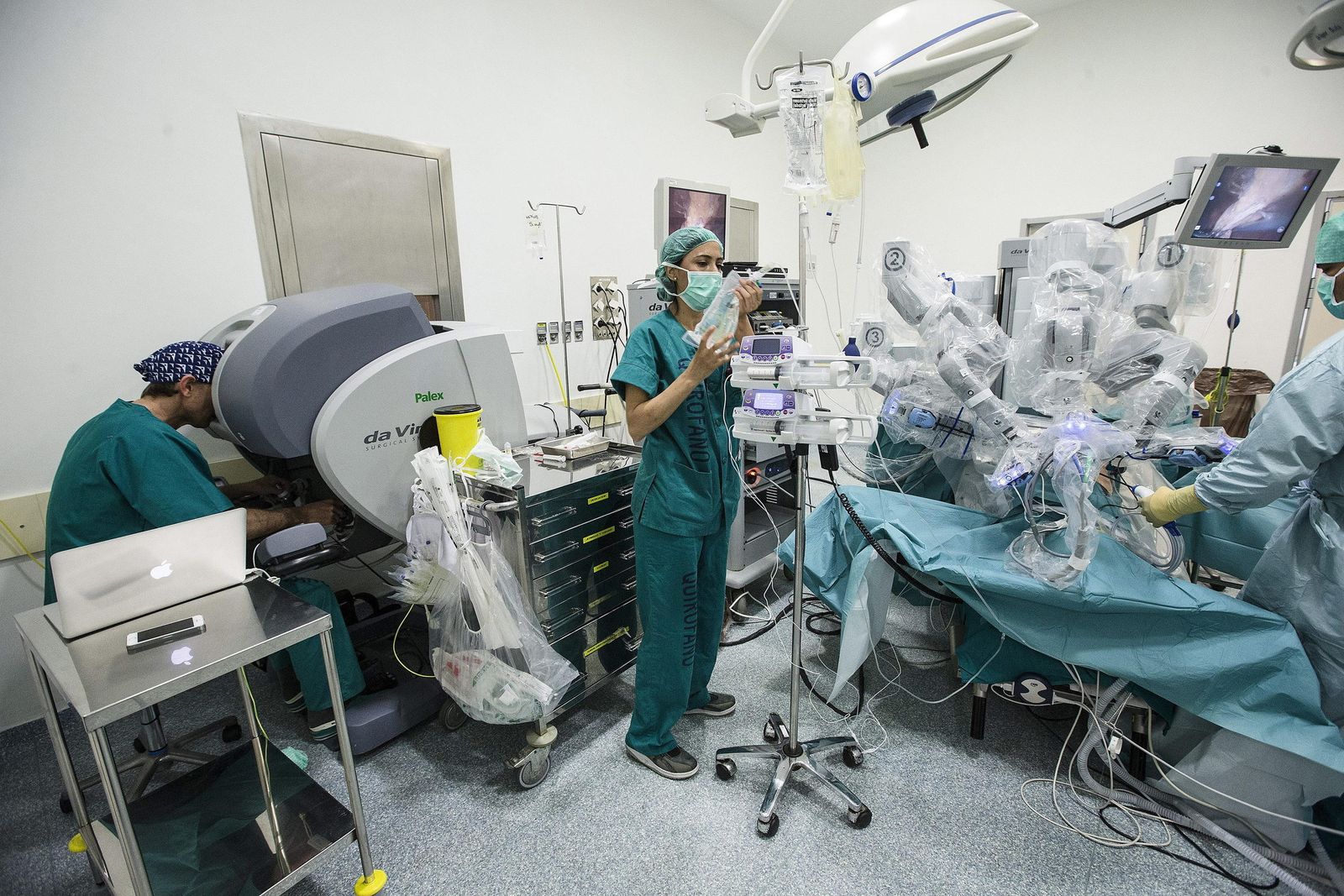 Personal sanitario del Hospital Regional de Málaga.