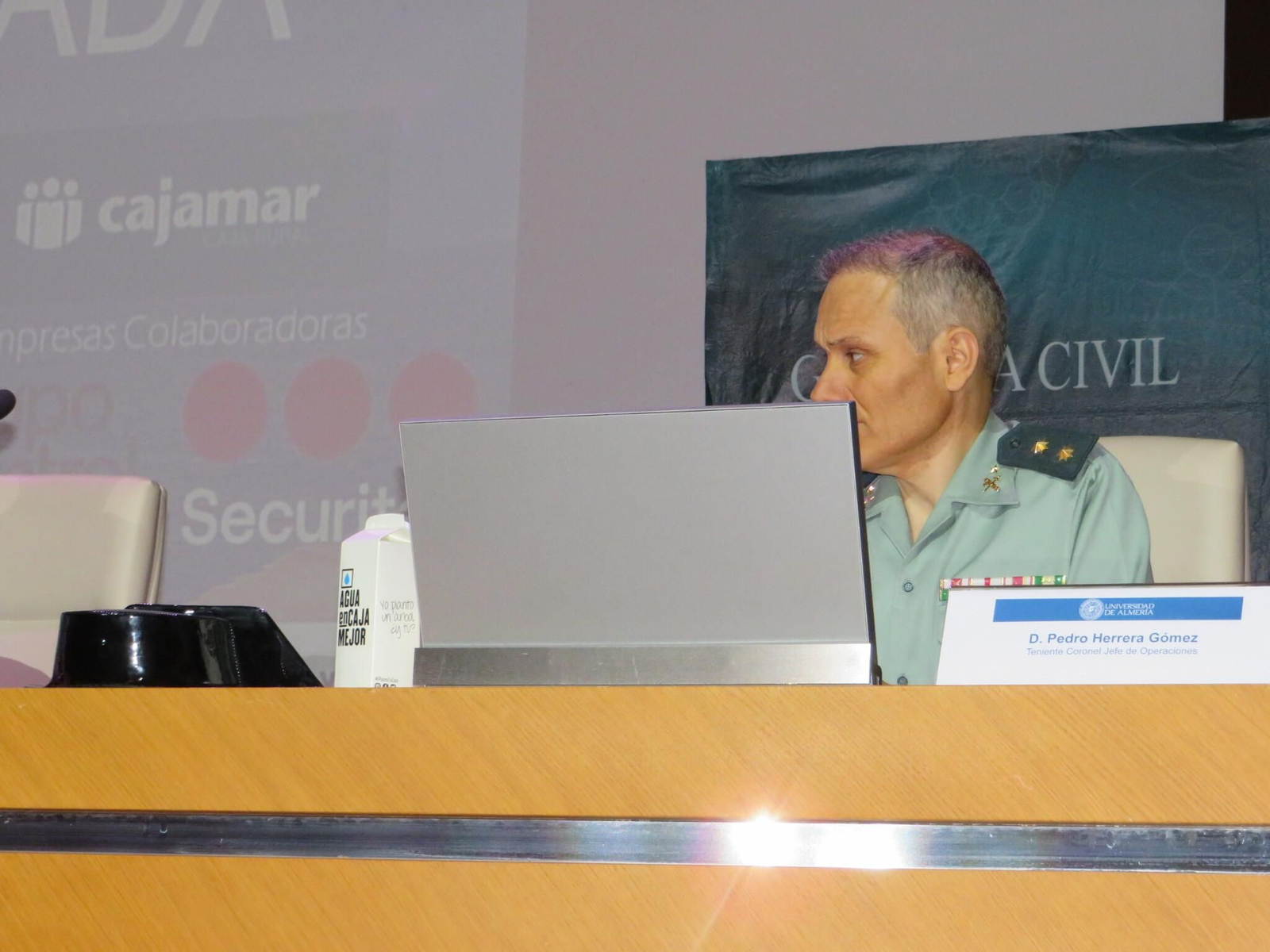 Policía y Guardia Civil premian a la seguridad privada en la UAL.