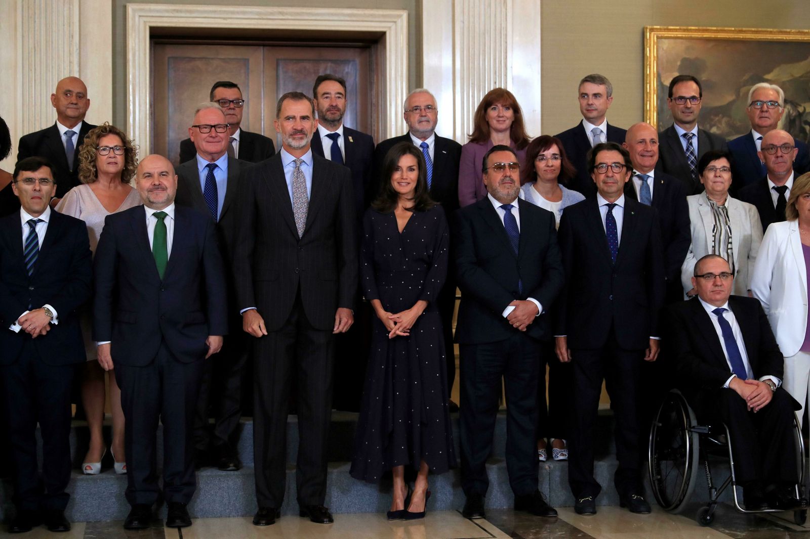 Foto oficial de los Reyes, con la directiva de la Academia de la Televisión.