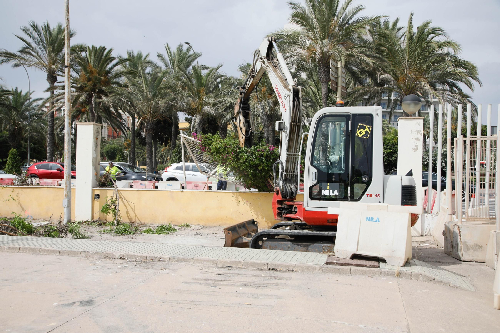 Las imágenes del derribo de la valla del Puerto, entrada de Muelle de Levante y Ribera I de Almería