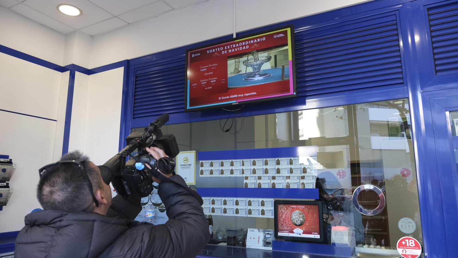 Imágenes de los premiados por la Lotería de Navidad en Almería y provincia