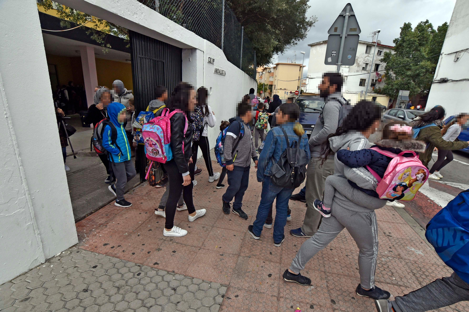 Salida de clases en el Colegio Andalucía de Algeciras.