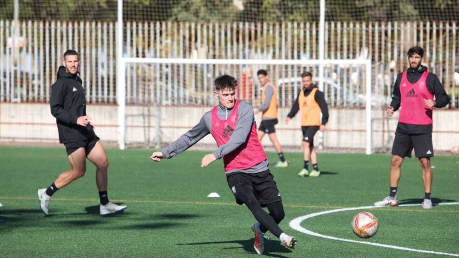 Adriá Cosi, en el entrenamiento de este miércoles con el Xerez CD.