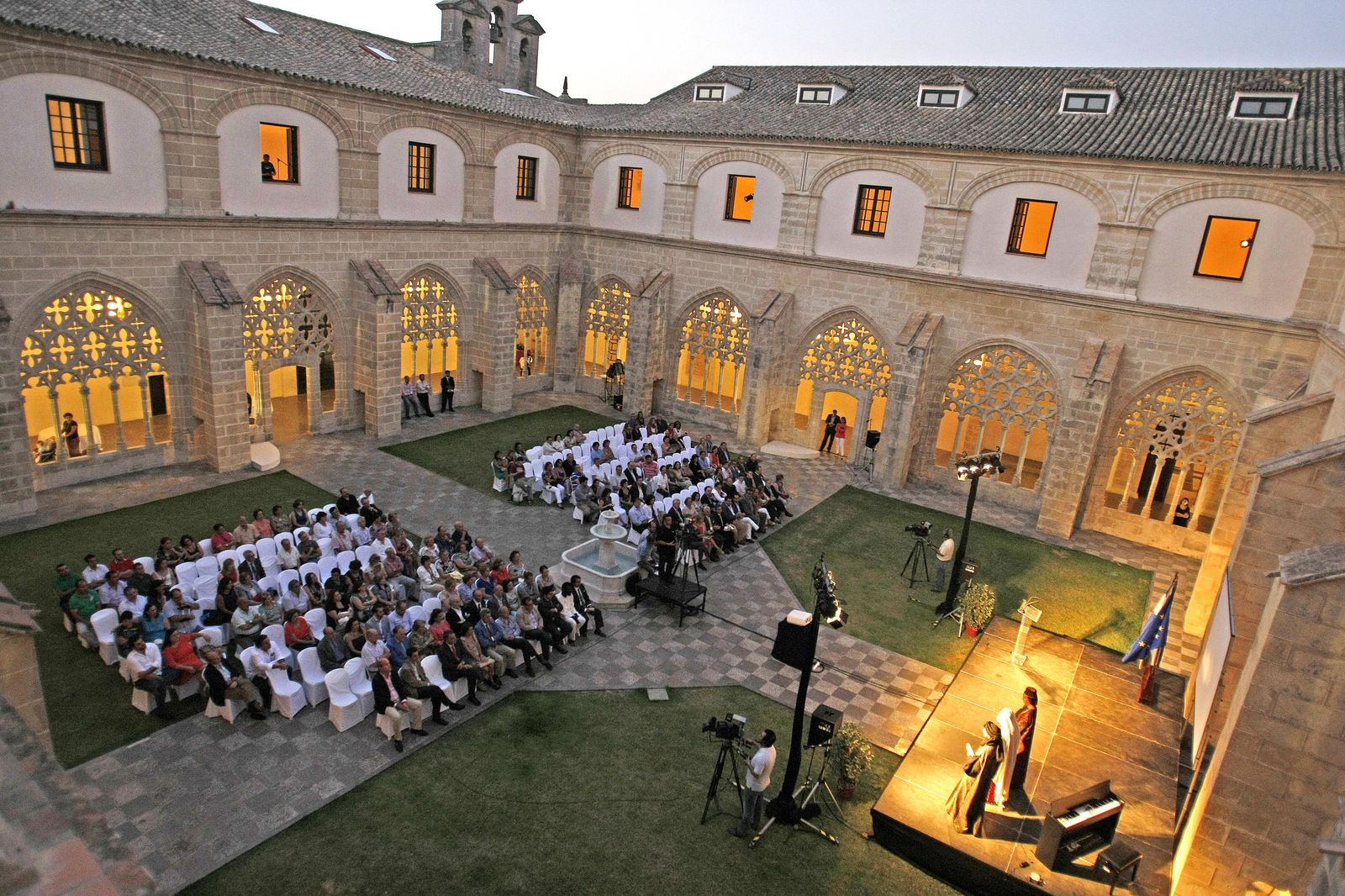 Claustros de Santo Domingo, durante una pasada actividad.