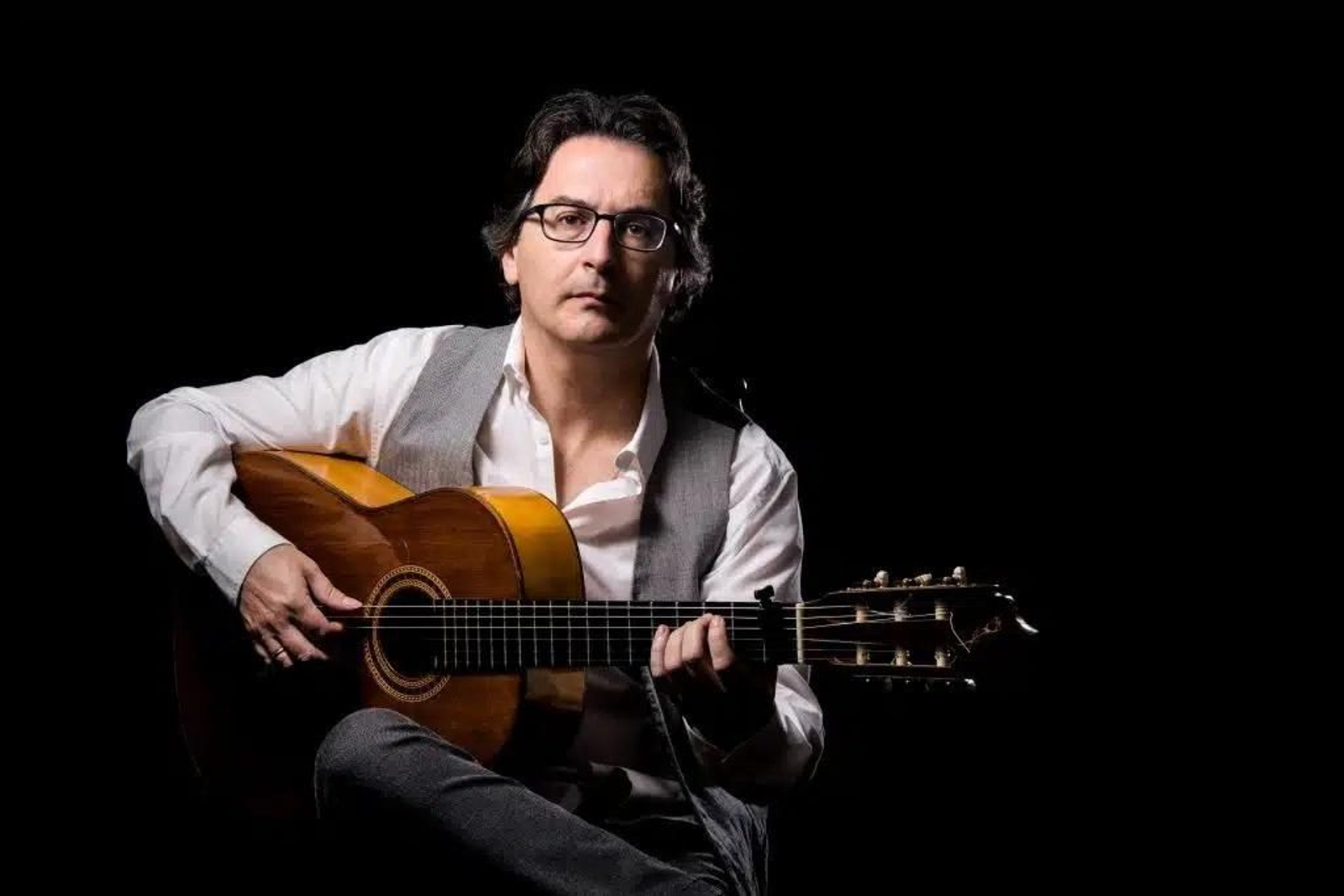 Imagen promocional del guitarrista Paco Cruzado.