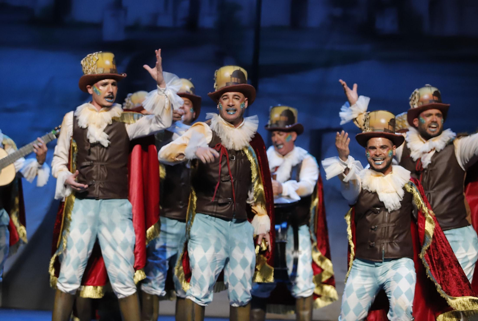 Imágenes de la actuación de la comparsa de Cádiz Los Piraos en el Carnaval Colombino