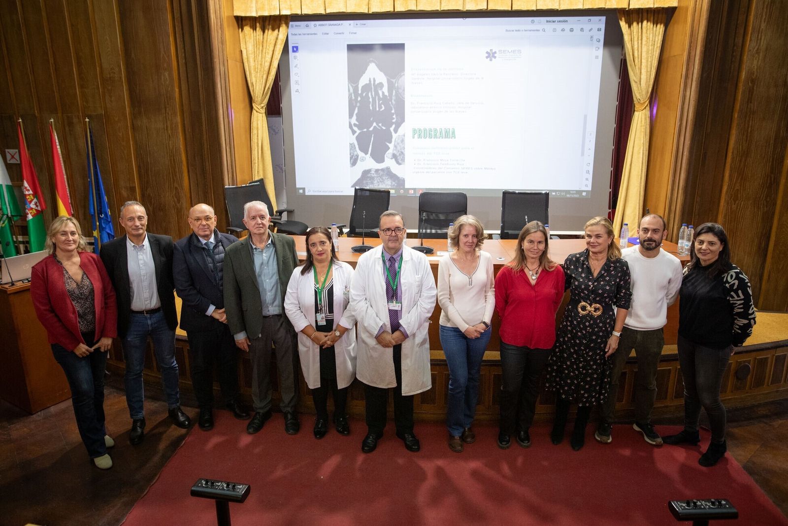 Participantes en la jornada dedicada al manejo urgente de estos pacientes celebrada en el salón de actos del Hospital Universitario Virgen de las Nieves.