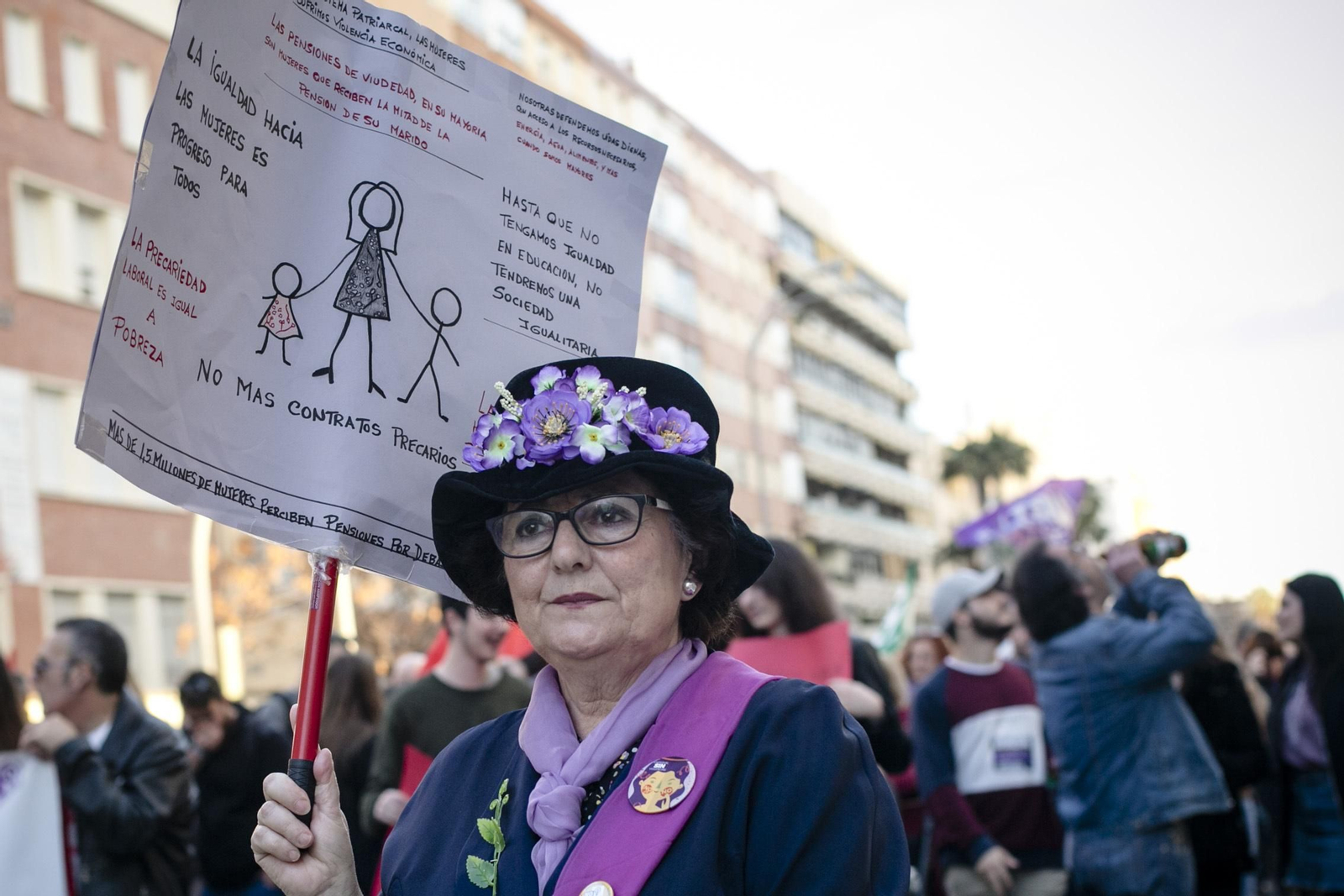 Miles de personas acudieron a  la gran manifestación del 8-M