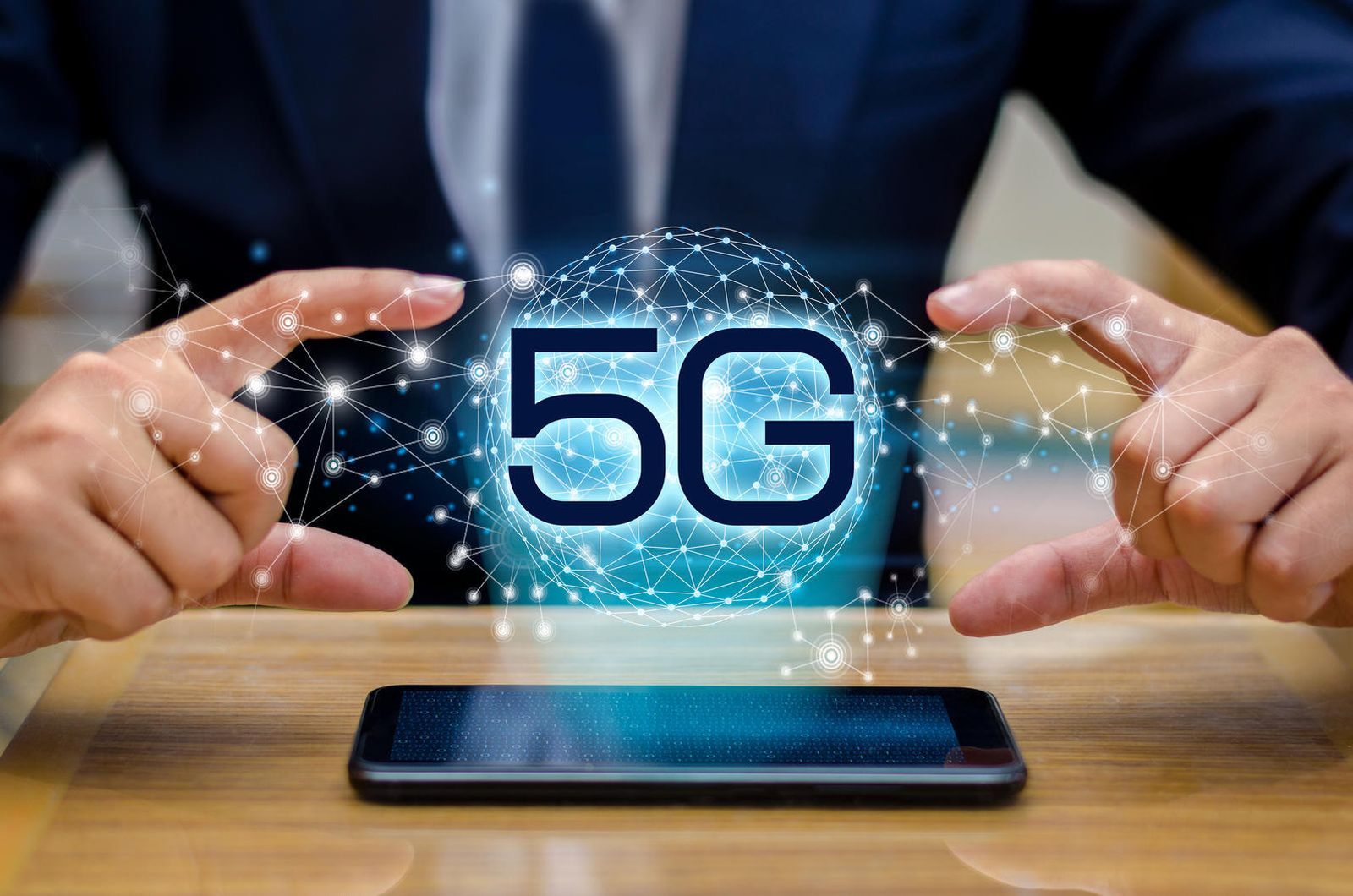 Montaje sobre la implantación del 5G en el móvil