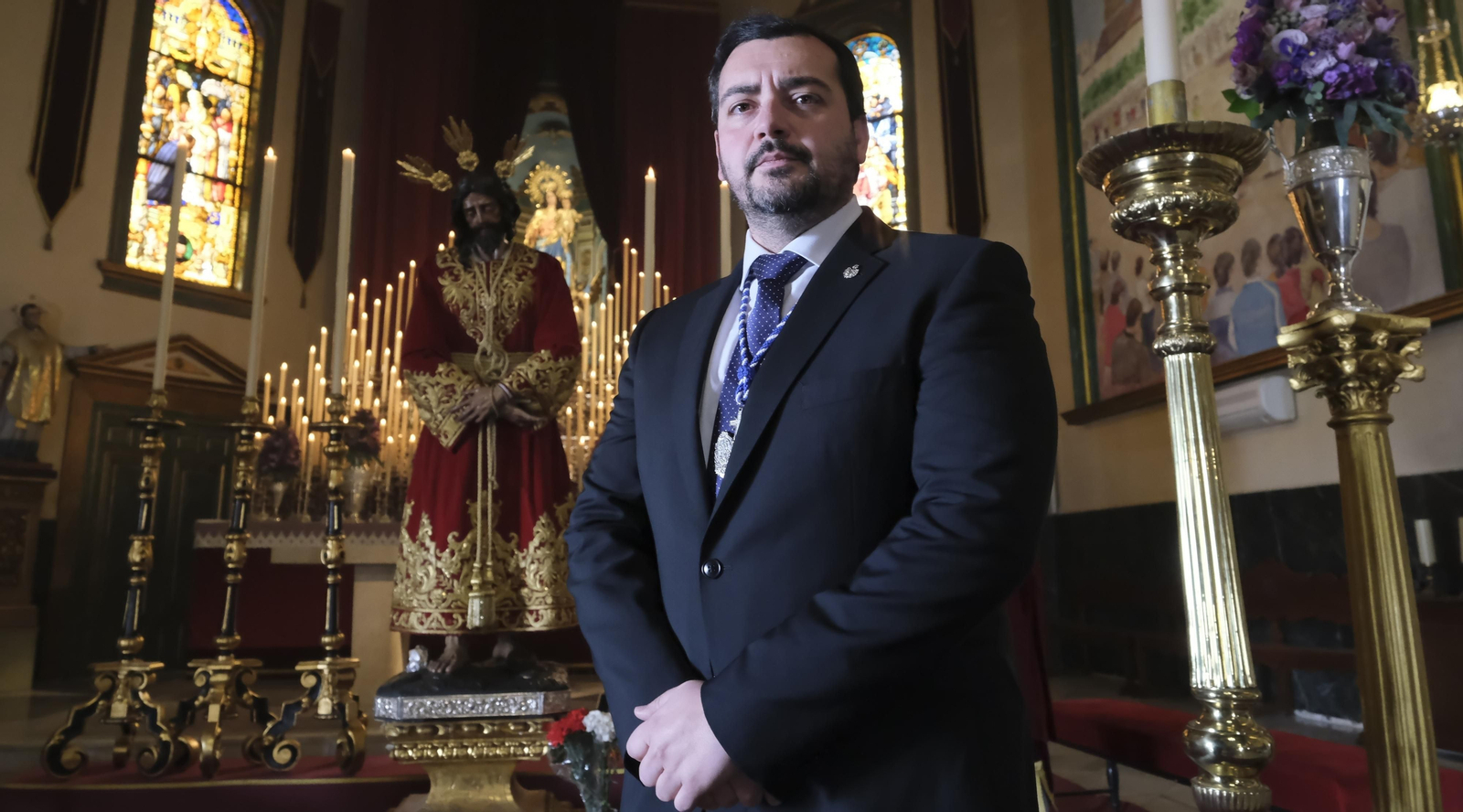 Fran Martínez posa para 'el Día' junto al Señor del Prendimiento. Fran Martínez posa para 'el Día' junto al Señor del Prendimiento.