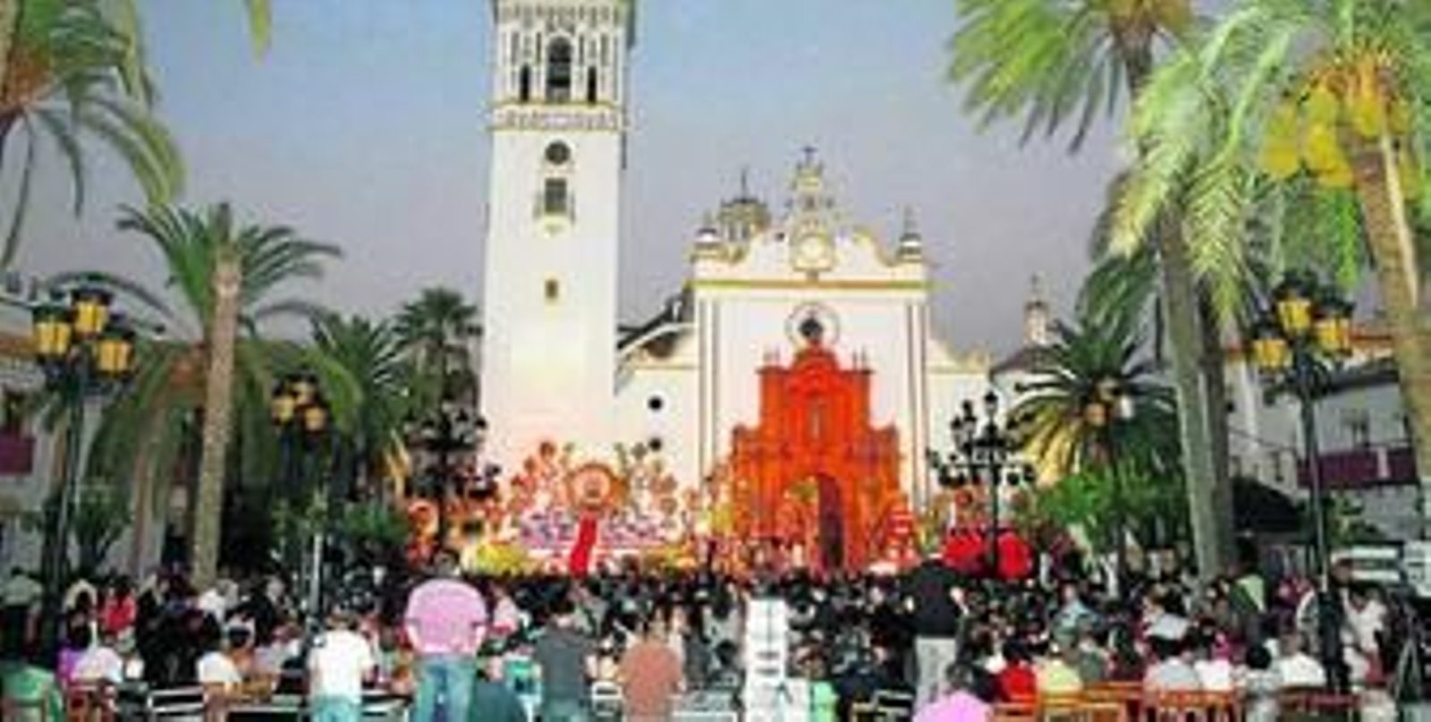 La plaza de la Iglesia Parroquial de San Juan Bautista se convirtió en un lagar durante la celebración del nacimiento del vino.