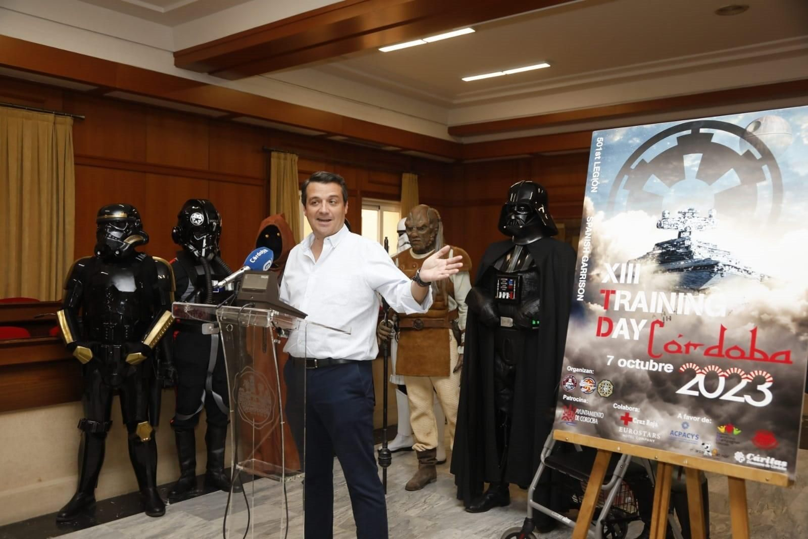 El alcalde de Córdoba, José María Bellido, en la presentación del cartel del desfile de Star Wars.